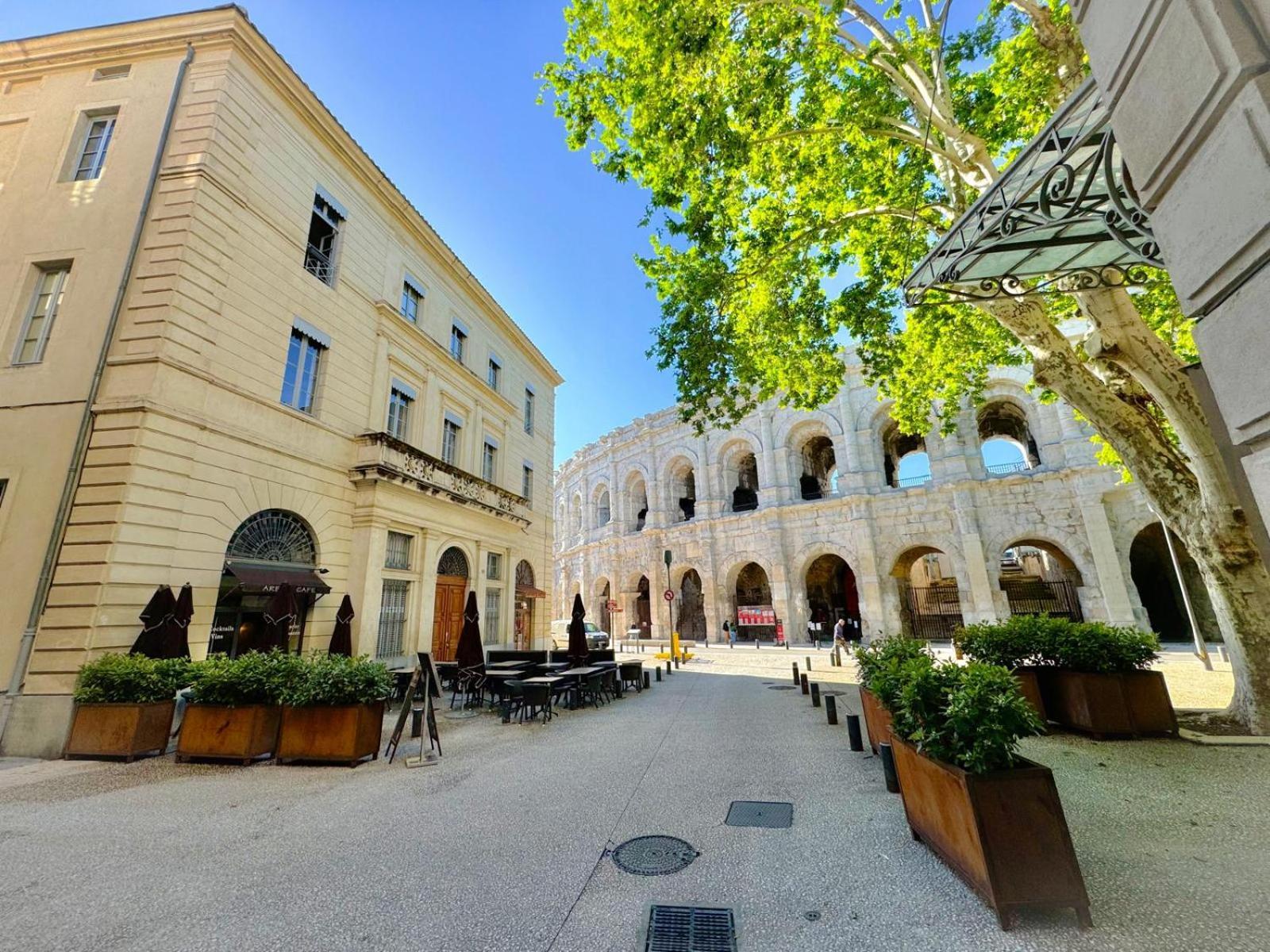 Au Coeur Du Centre Historique - Immeuble Classe - Terrasse - Climatise Ним Экстерьер фото