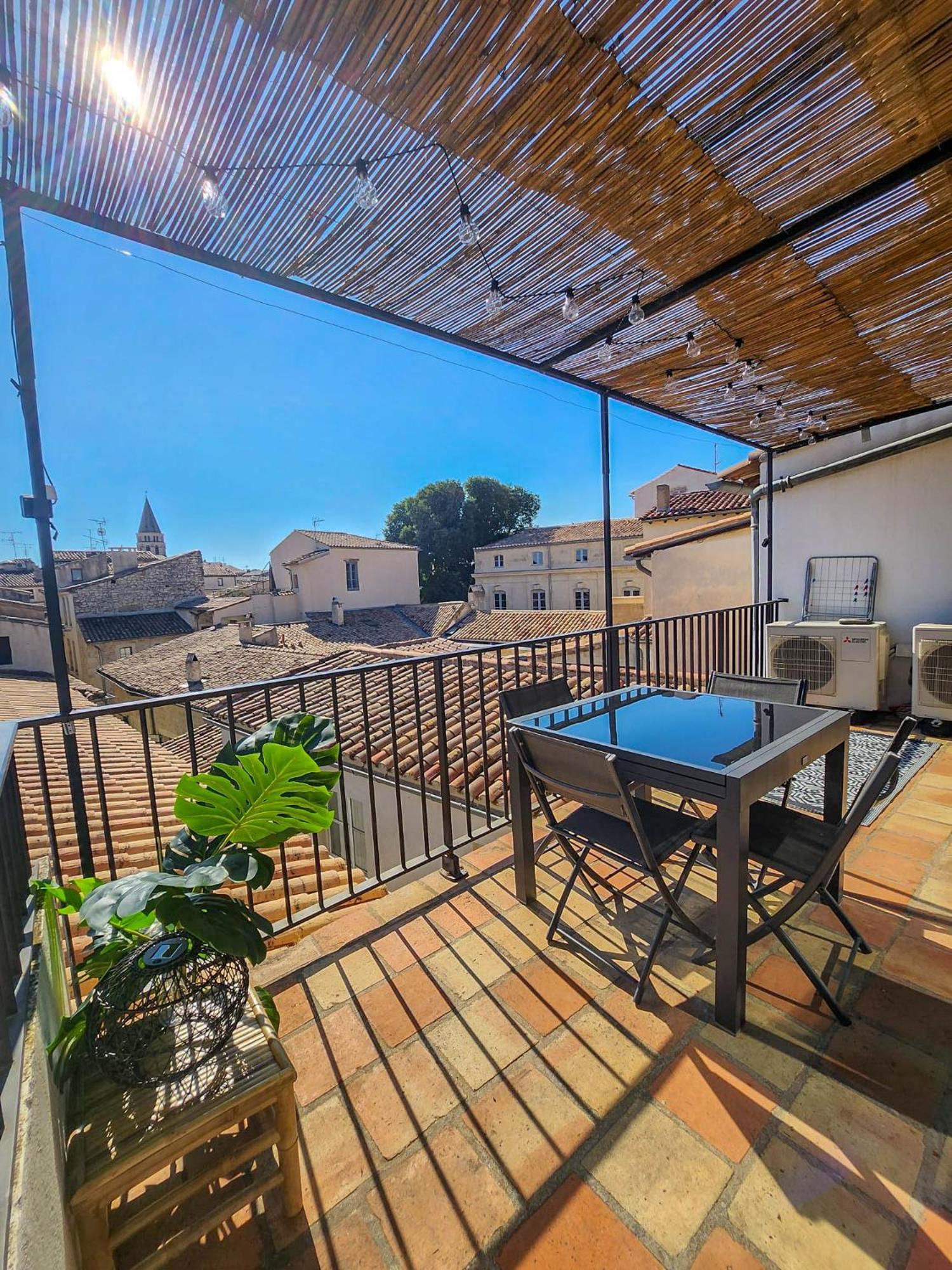 Au Coeur Du Centre Historique - Immeuble Classe - Terrasse - Climatise Ним Экстерьер фото